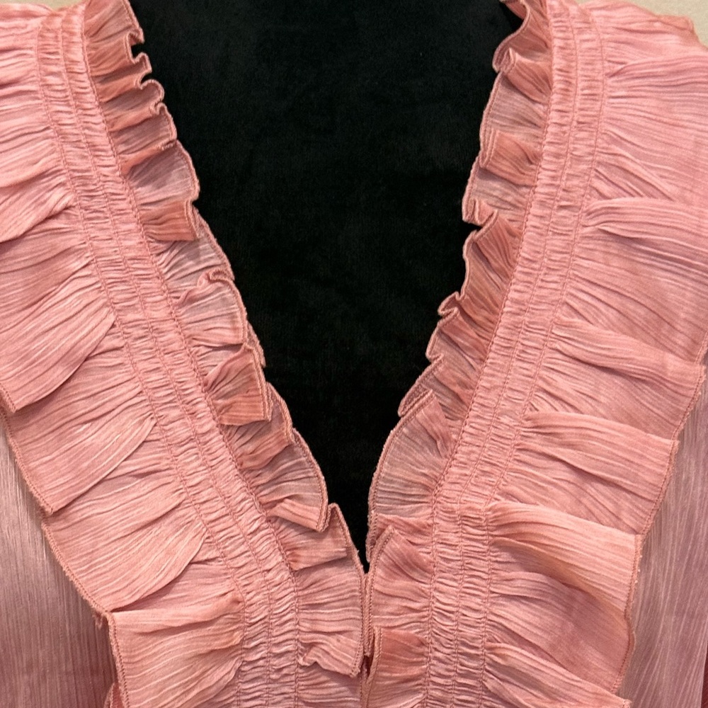Ruffled Pink Women's Top NEW - Picture 2 of 3